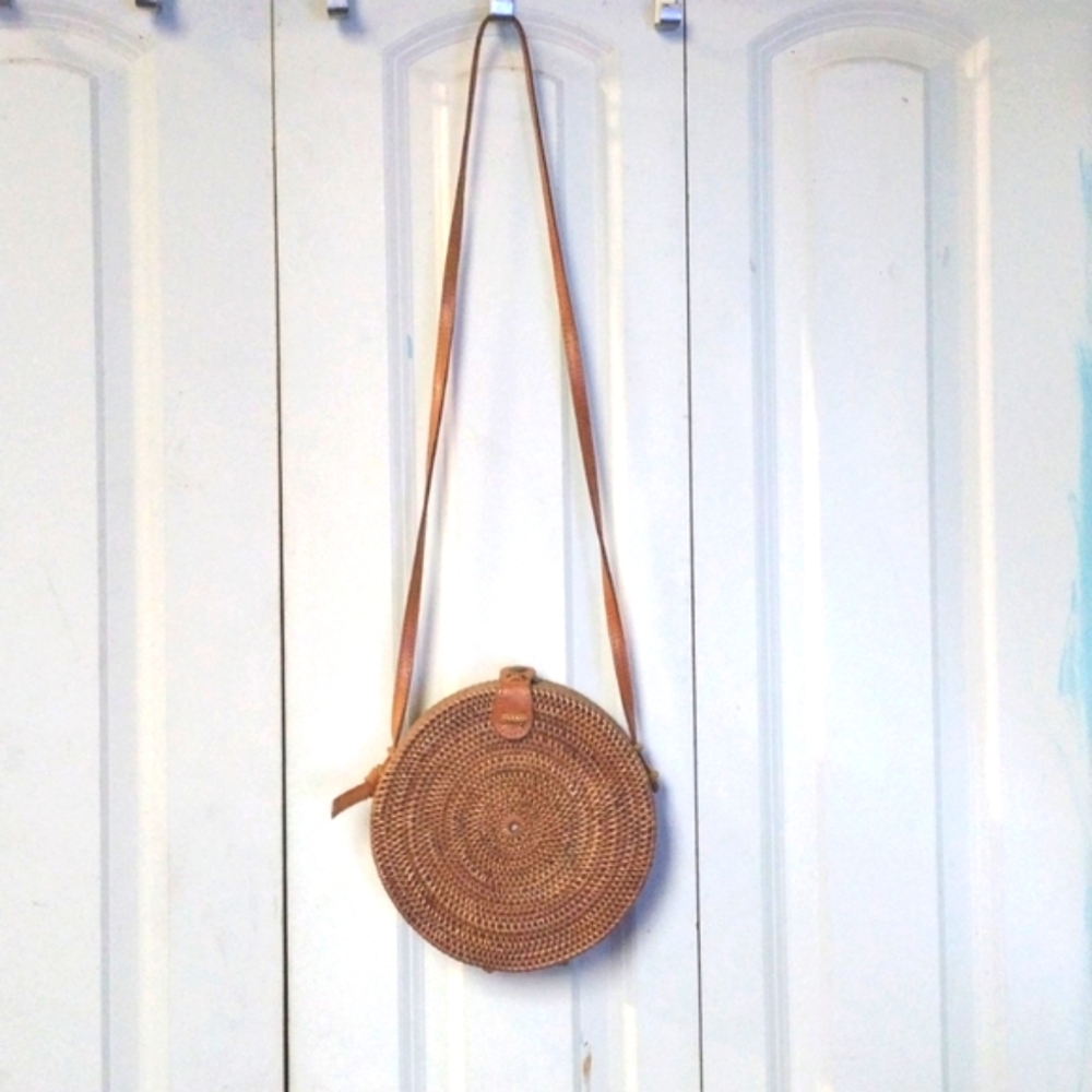 Round Crossbody Rattan Purse